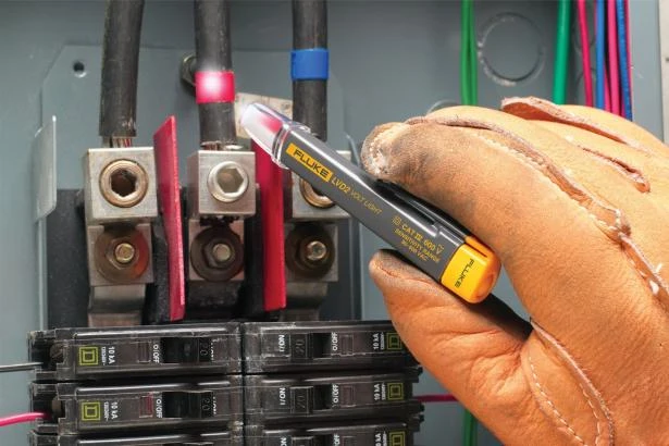 FLUKE spanningzoeker met zaklamp LVD2 van 90 tot 600V AC (2740300)