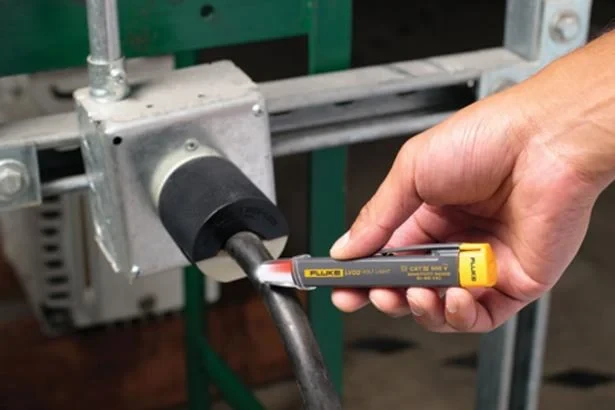FLUKE spanningzoeker met zaklamp LVD2 van 90 tot 600V AC (2740300)