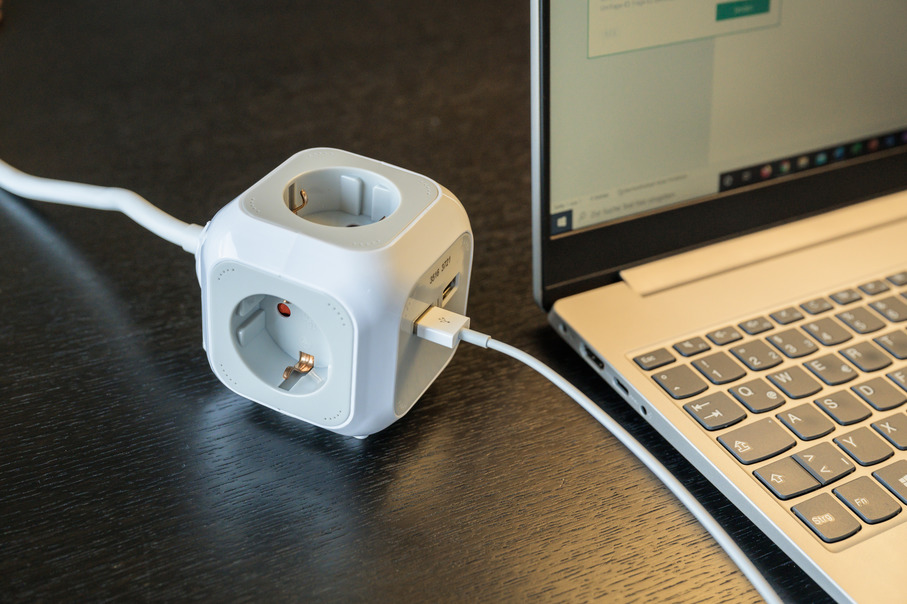 Miniatuur van BRENNENSTUHL stekkerdoos Alea-power 4-voudig met randaarde en 2x USB A - licht grijs (1150100)