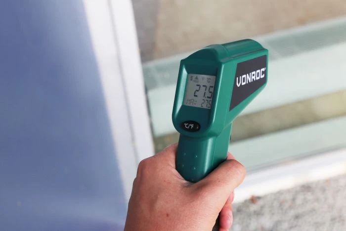 Miniatuur van VONROC digitale infrarood thermometer met laser 2xAAA 1,5V (IT501DC)