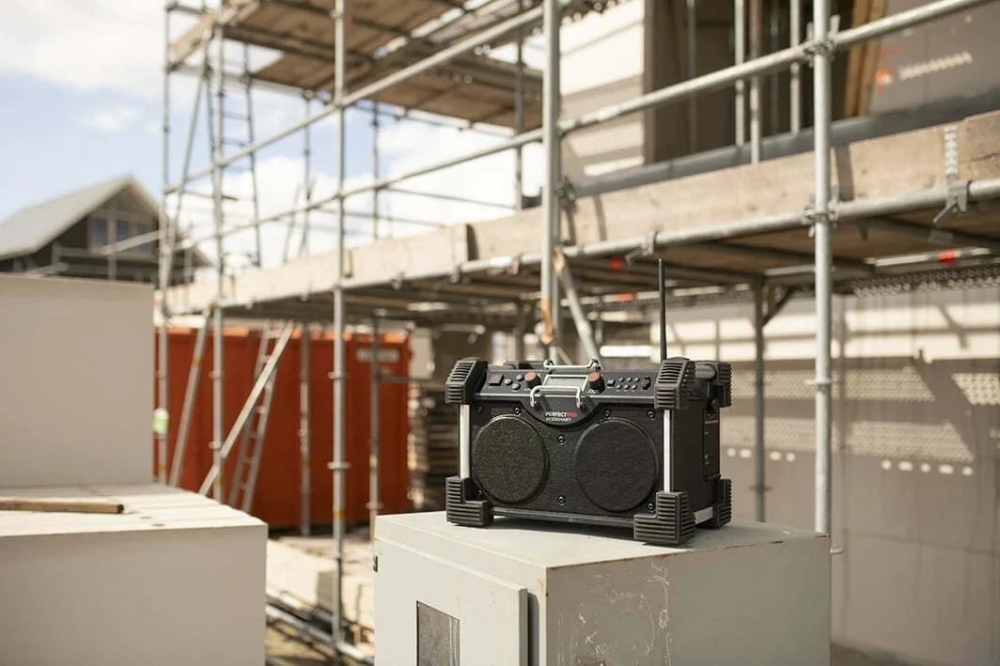 Miniatuur van PerfectPro bouwradio Rockhart Bluetooth DAB+ FM AUX 2x30W IP44 (RH4)