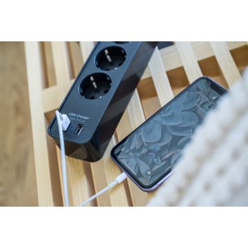 BRENNENSTUHL stekkerdoos met schakelaar 4-voudig met randaarde en 2x USB A 1,5 meter - zwart (1153240006)