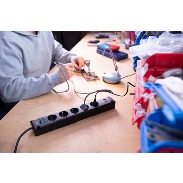 BRENNENSTUHL stekkerdoos Bremounta met schakelaar 5-voudig met randaarde en 2x USB A 3 meter - zwart (1150660315)