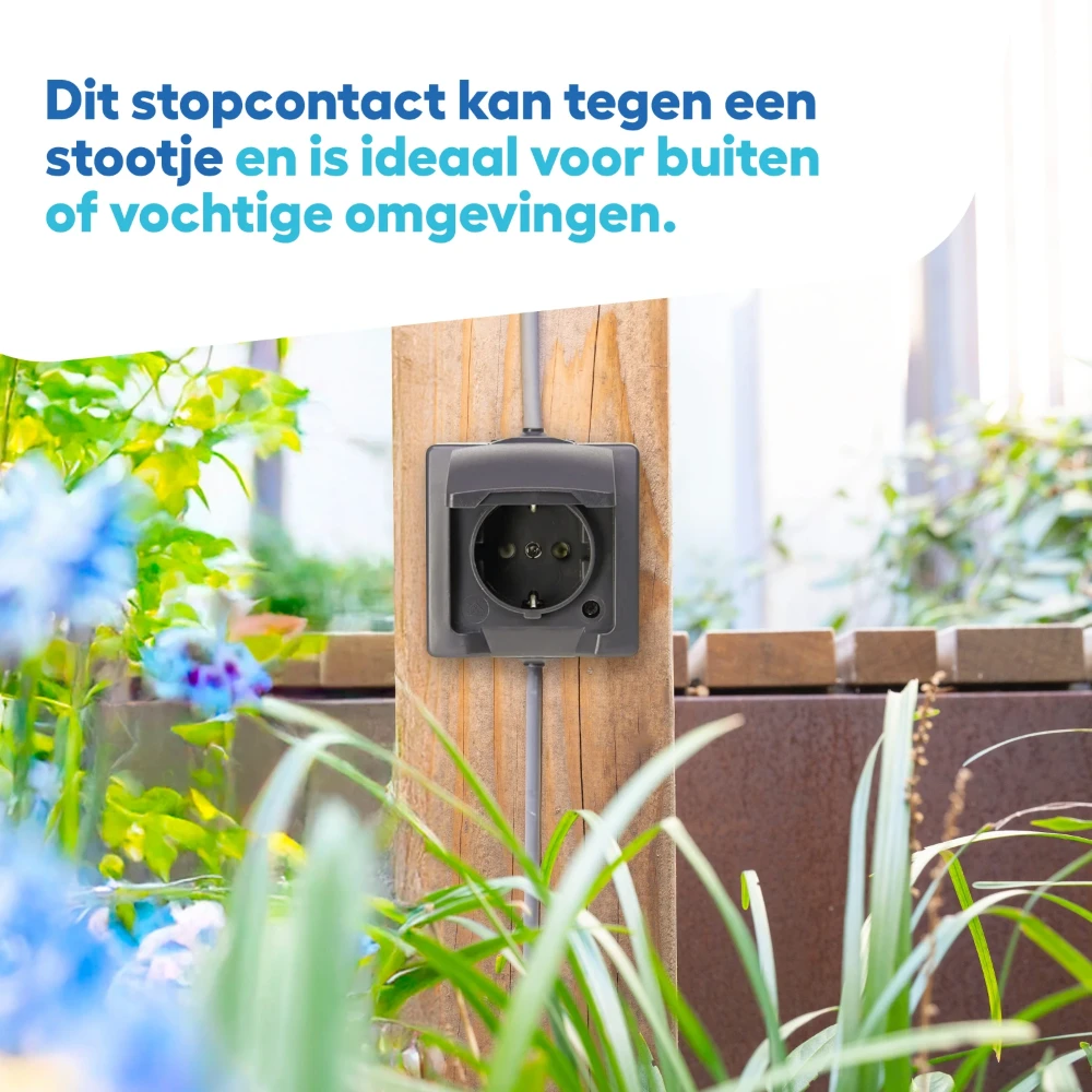 Sfeervolle toepassing van Kopp NAUTIC opbouw stopcontact met IP44 en randaarde in antracietkleur