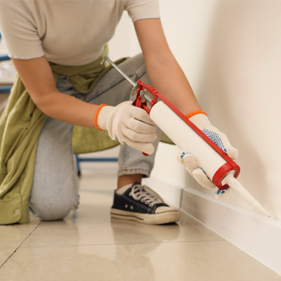 Afkitten van plinten?