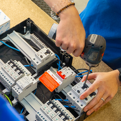 Hoe kan ik een groepenkast samenstellen?