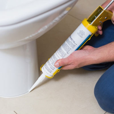 Hoe moet je badkamer kit vervangen?