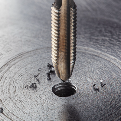 Hoe moet je schroefdraad tappen?